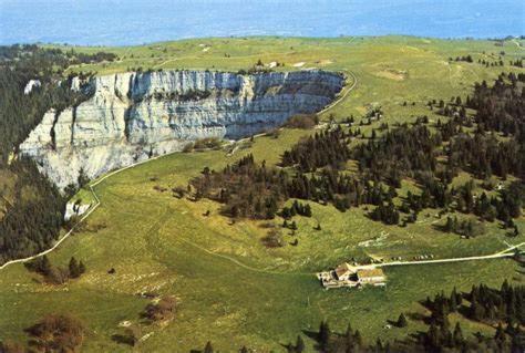 Halte Au Pied Du Creux Du Van Travers Buitenkant foto